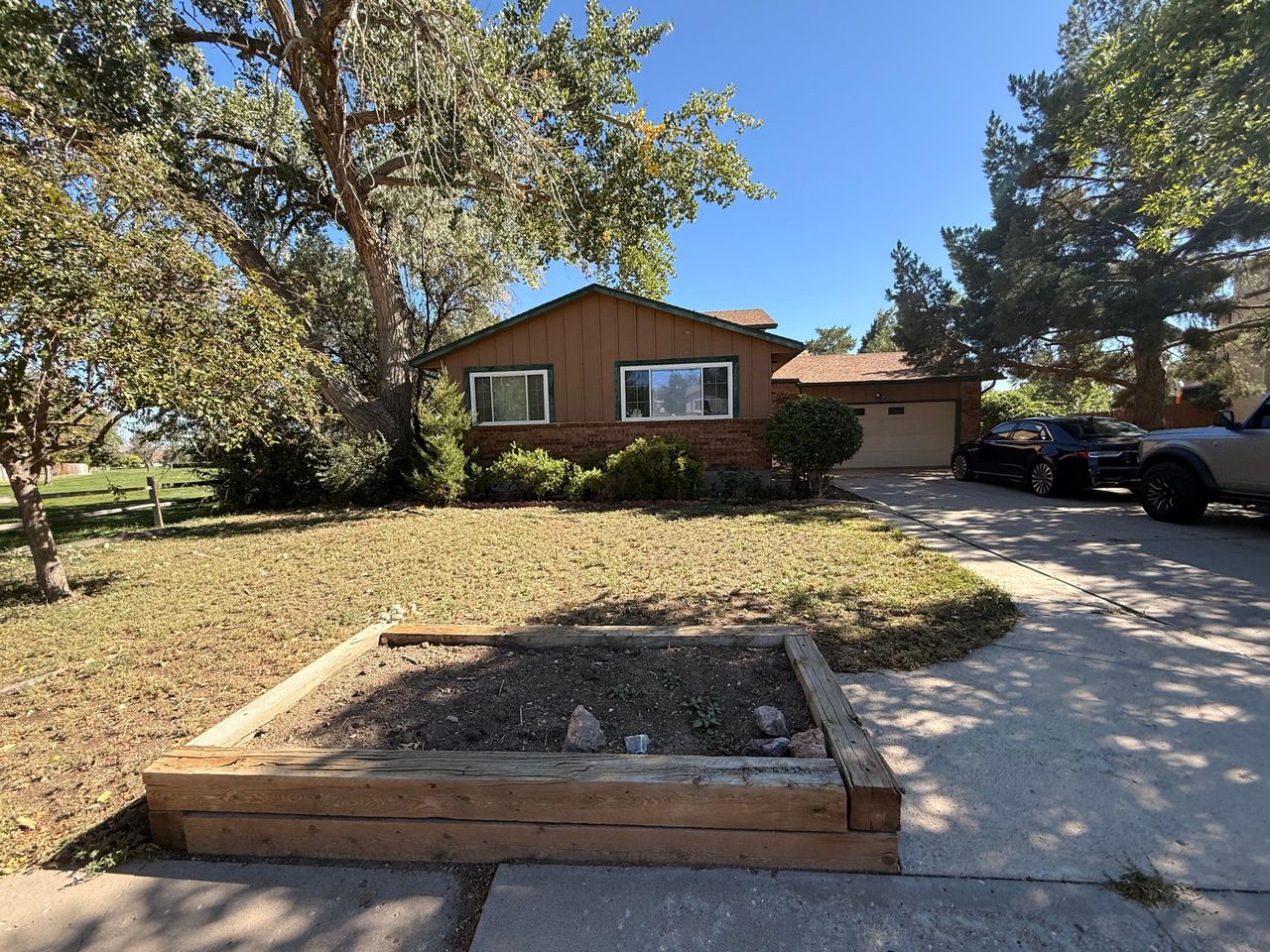 listing, photo 1