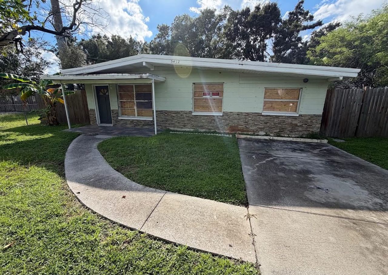 listing, photo 1