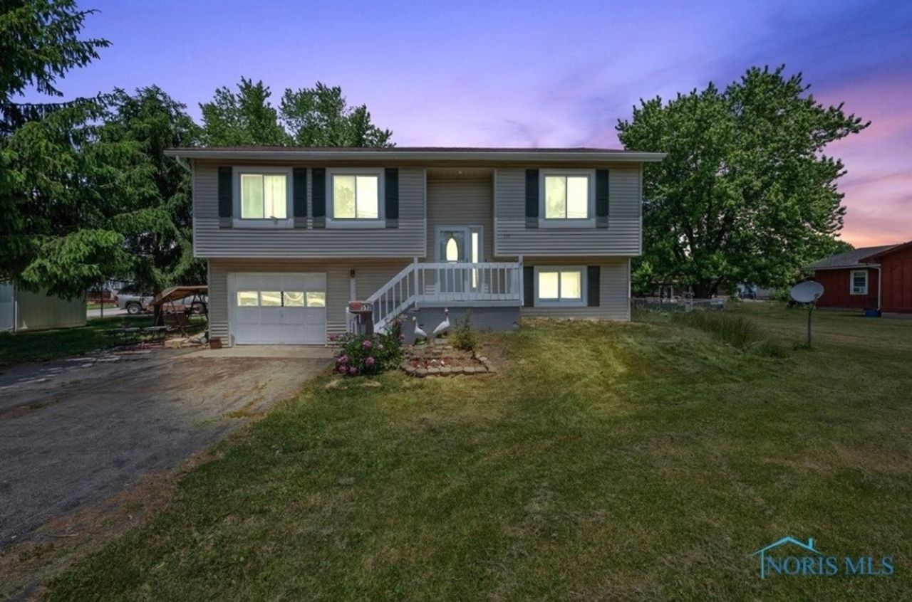 listing, photo 1