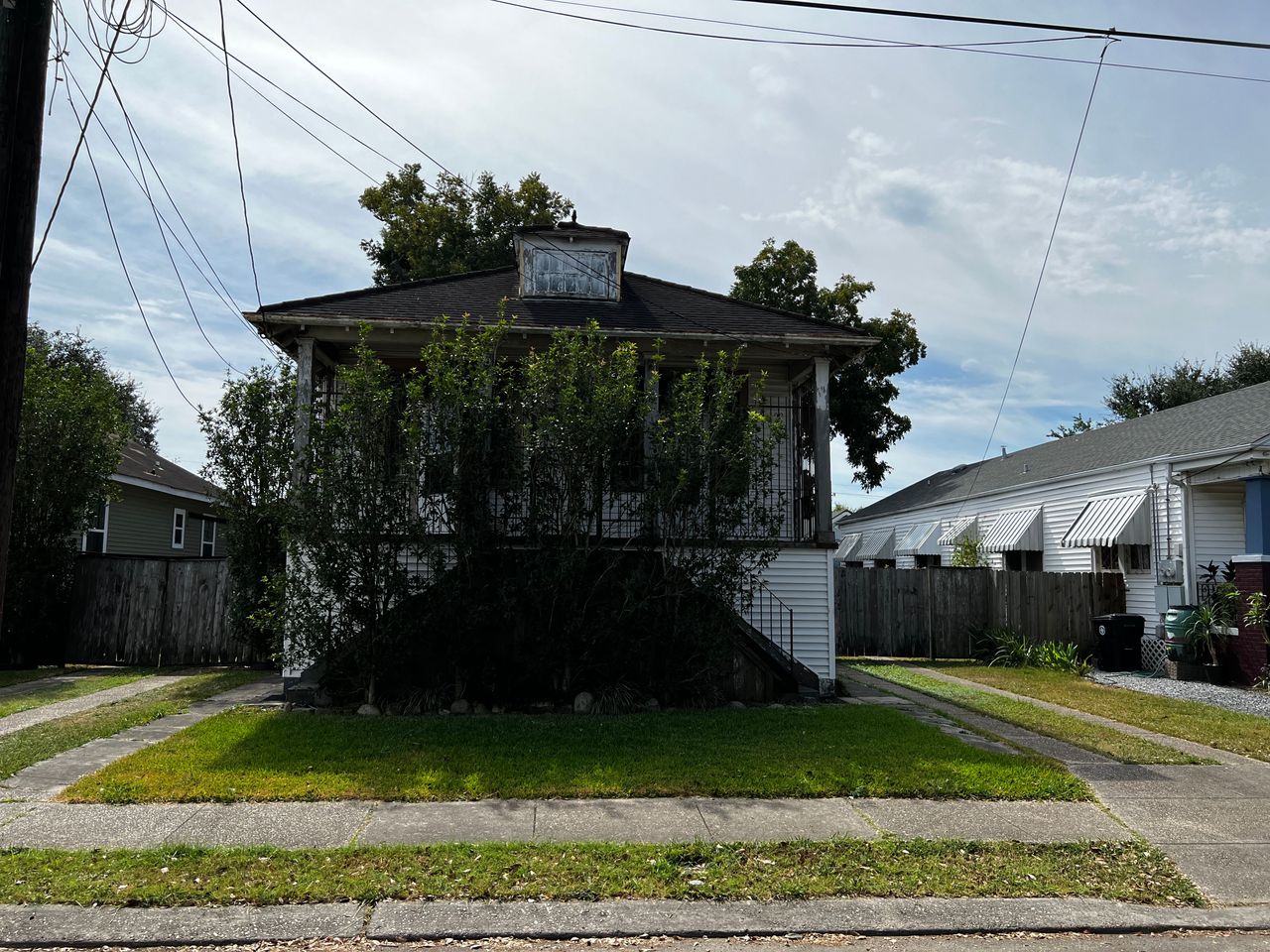 listing, photo 1