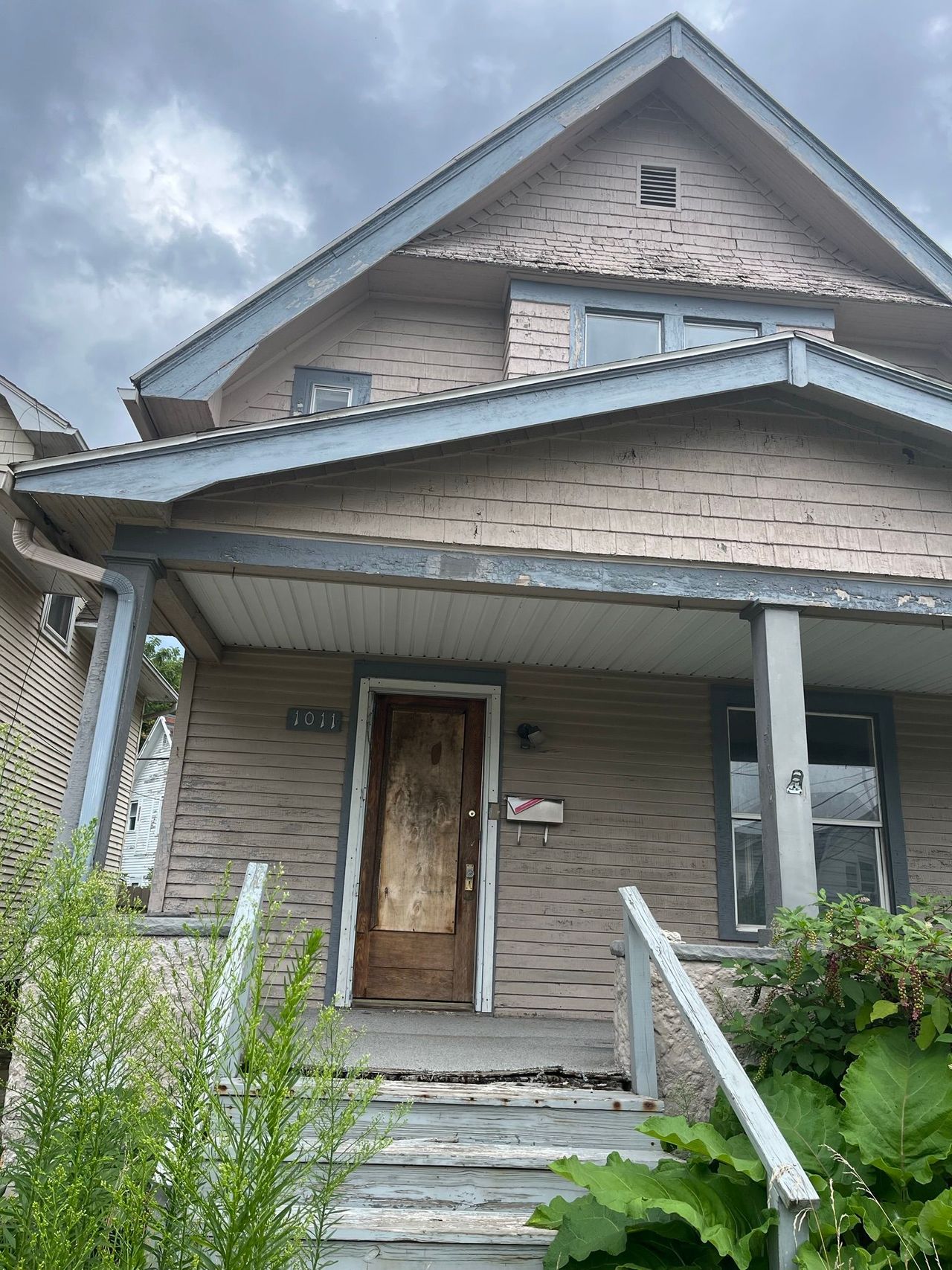 listing, photo 1