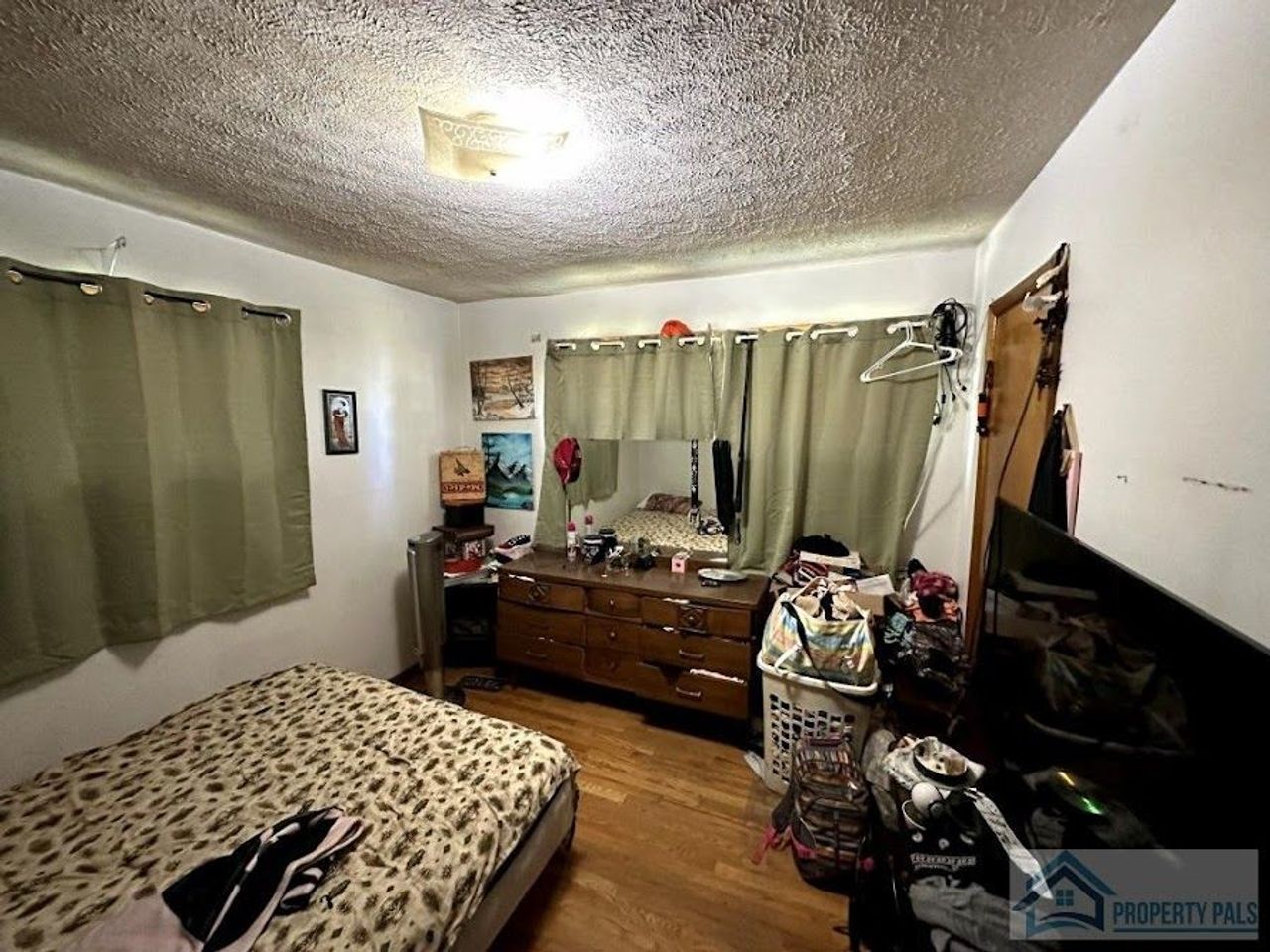 listing, photo 1