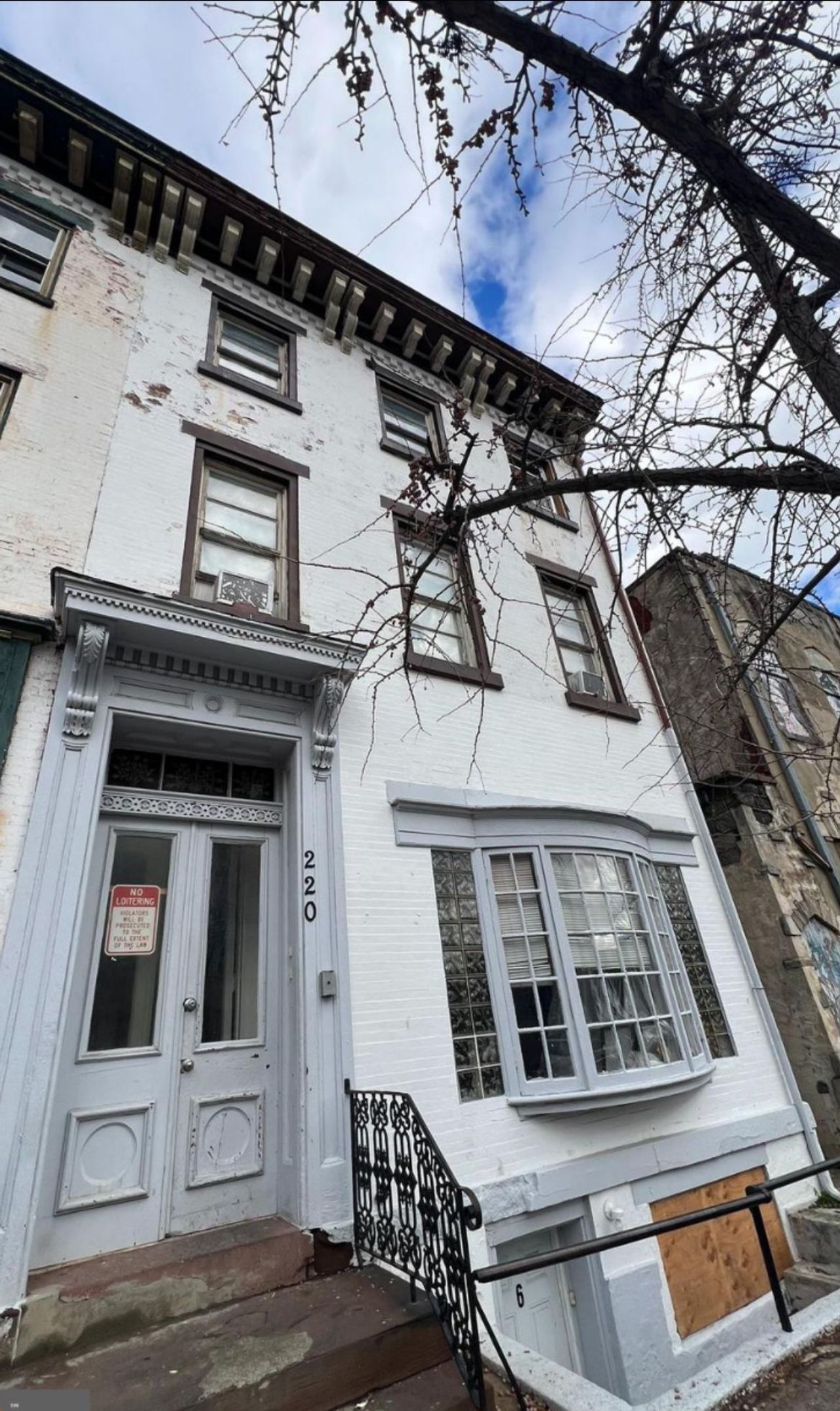 listing, photo 1