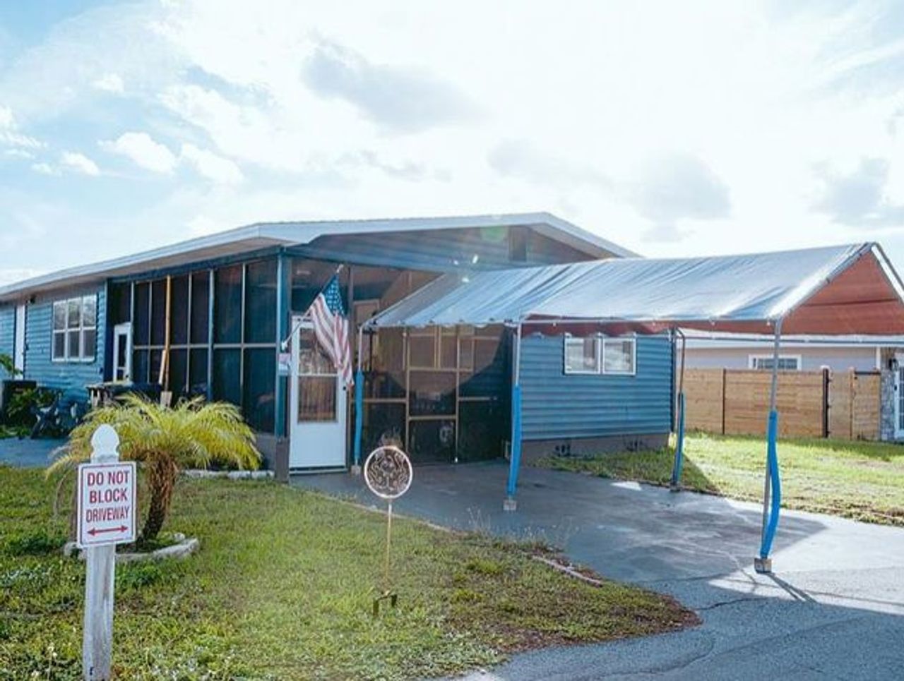 listing, photo 1