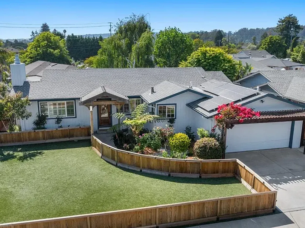 listing, photo 1