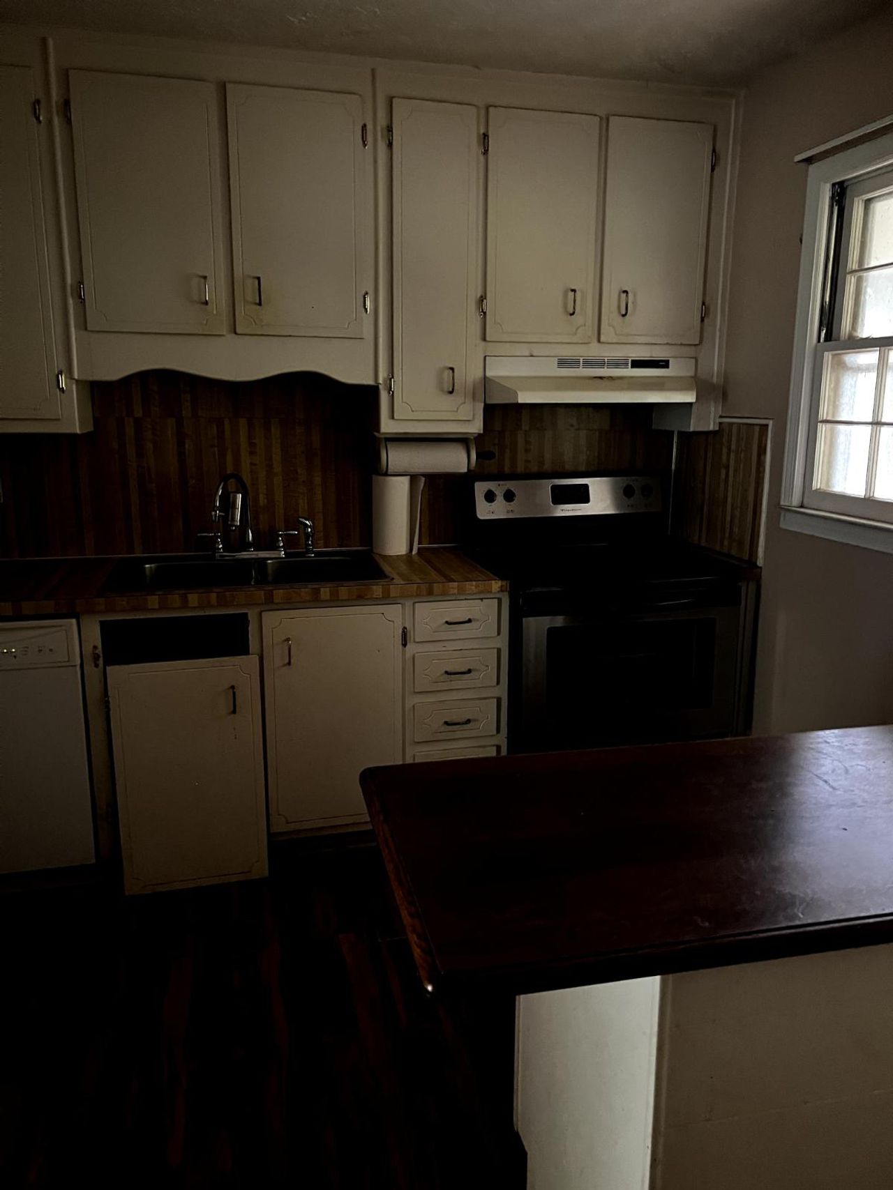 listing, photo 1