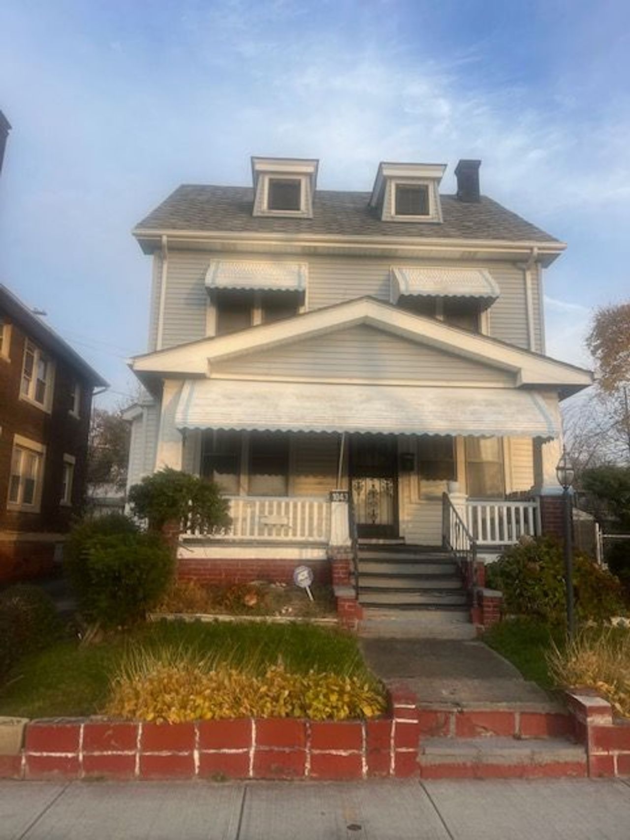 listing, photo 1