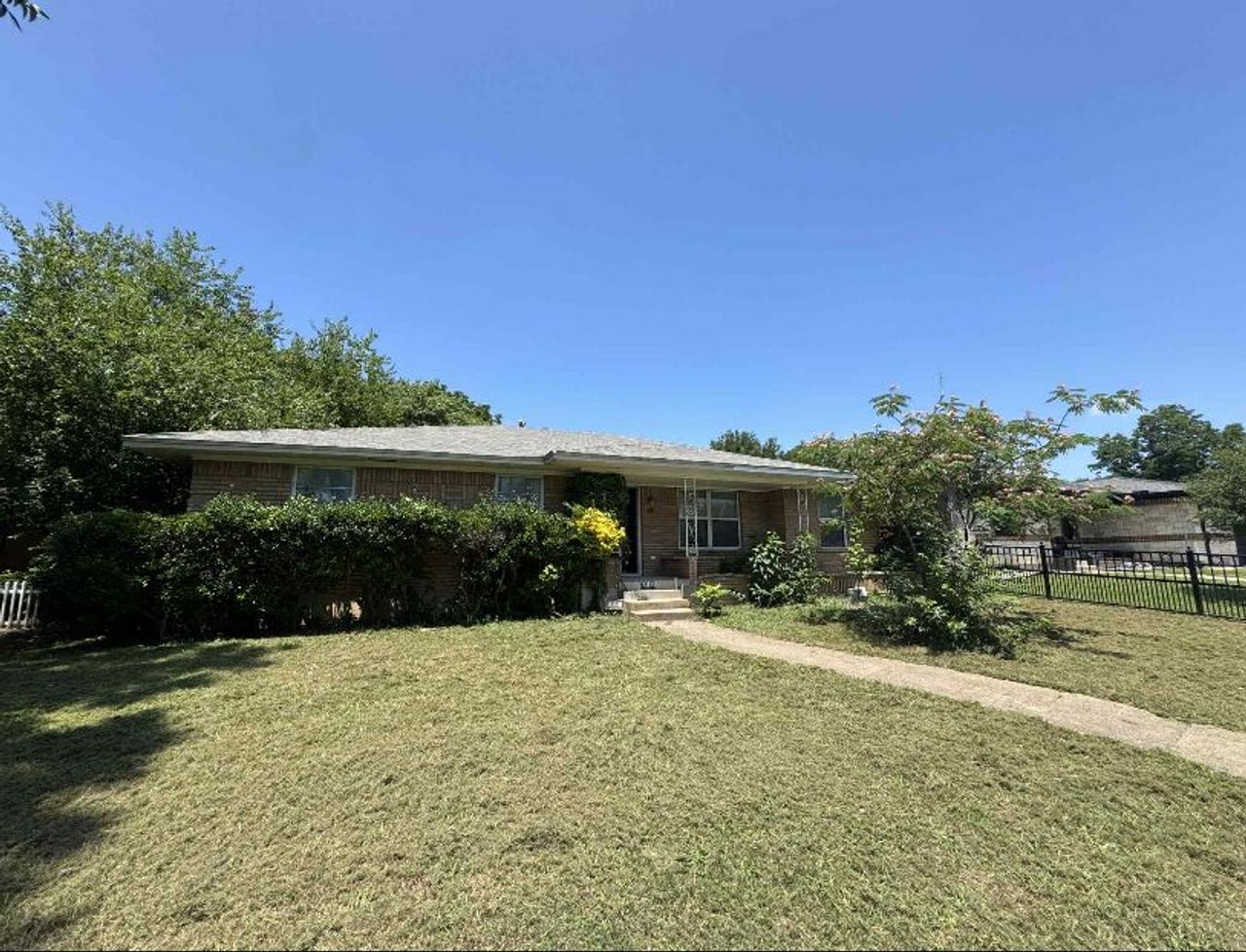 listing, photo 1
