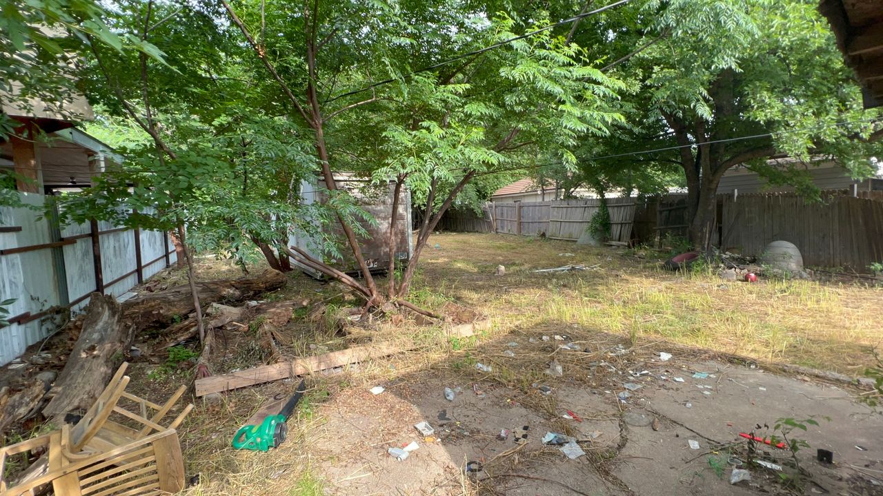 listing, photo 1