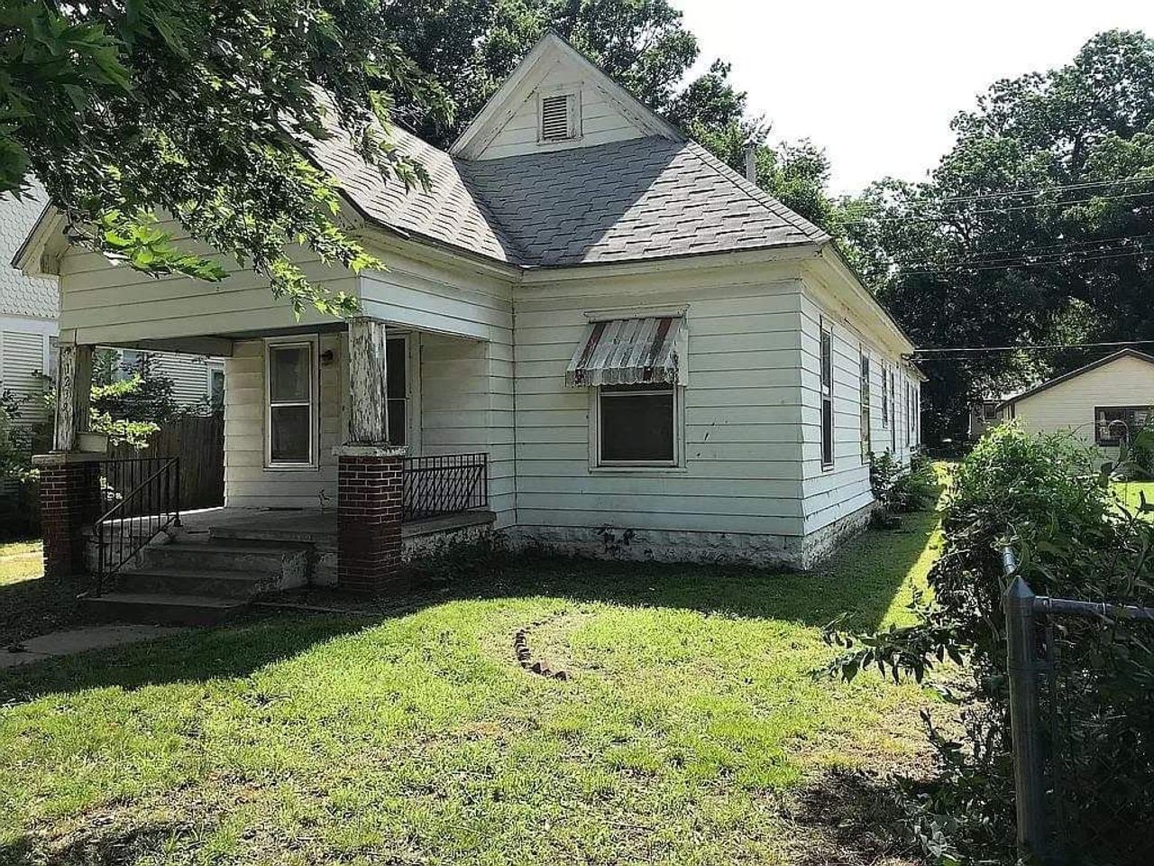 listing, photo 1