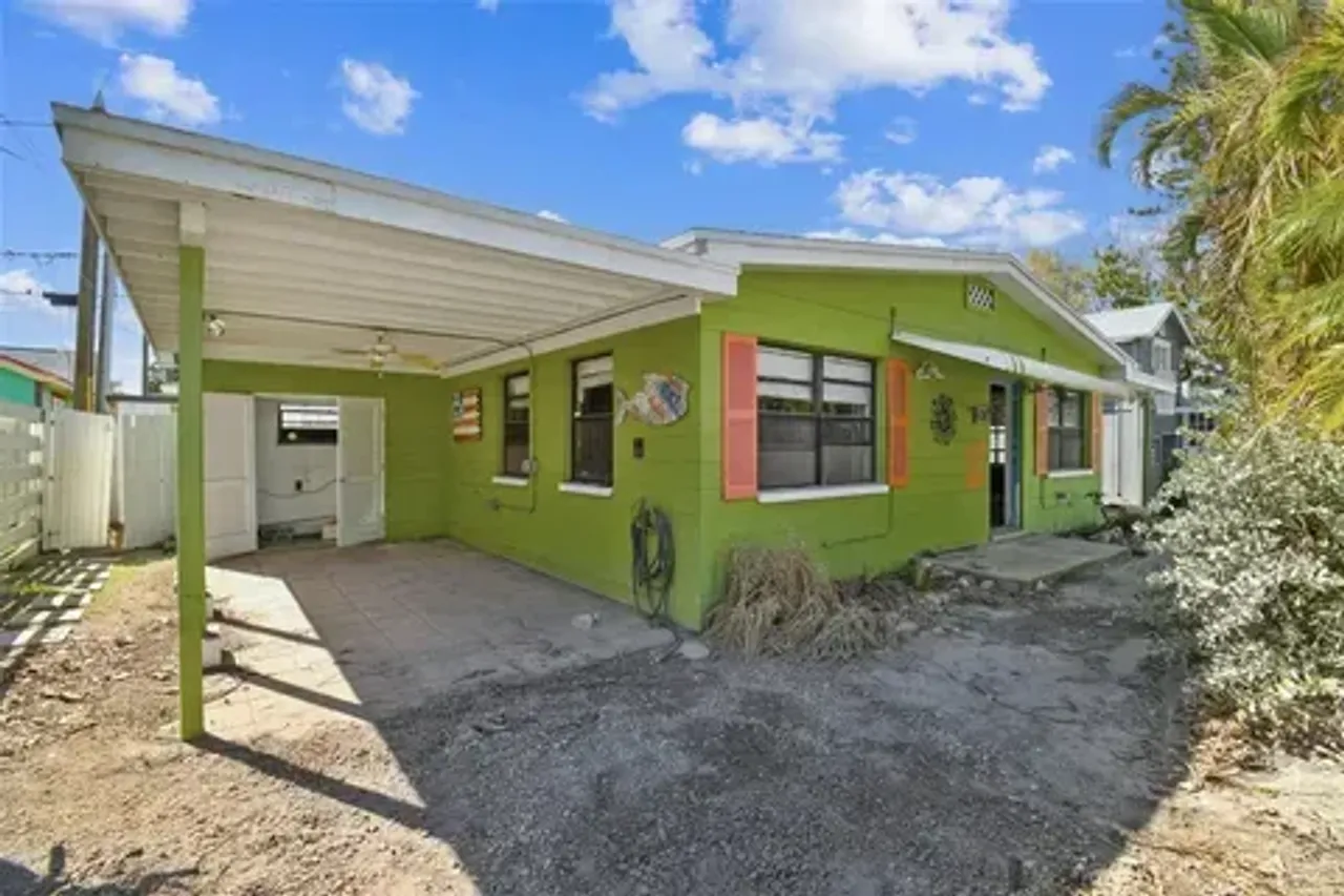 listing, photo 1