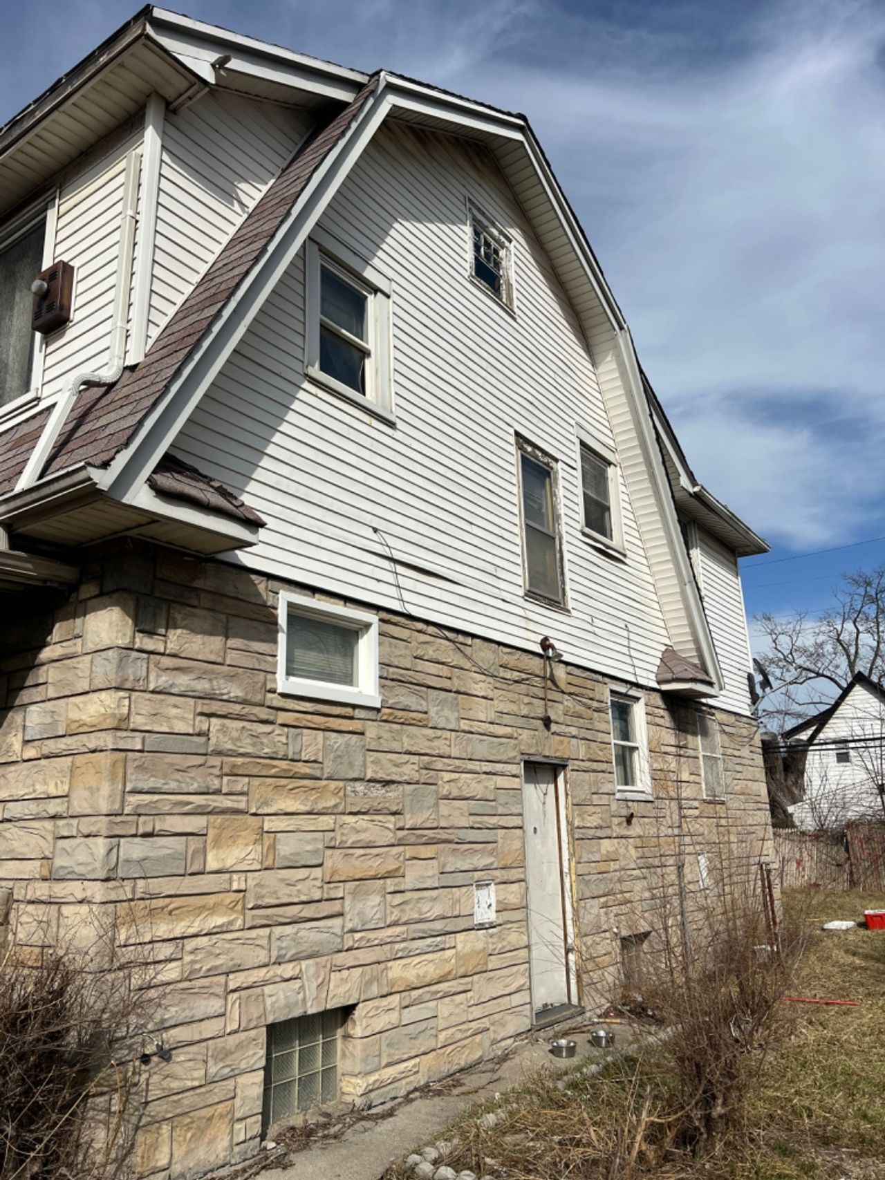 listing, photo 1