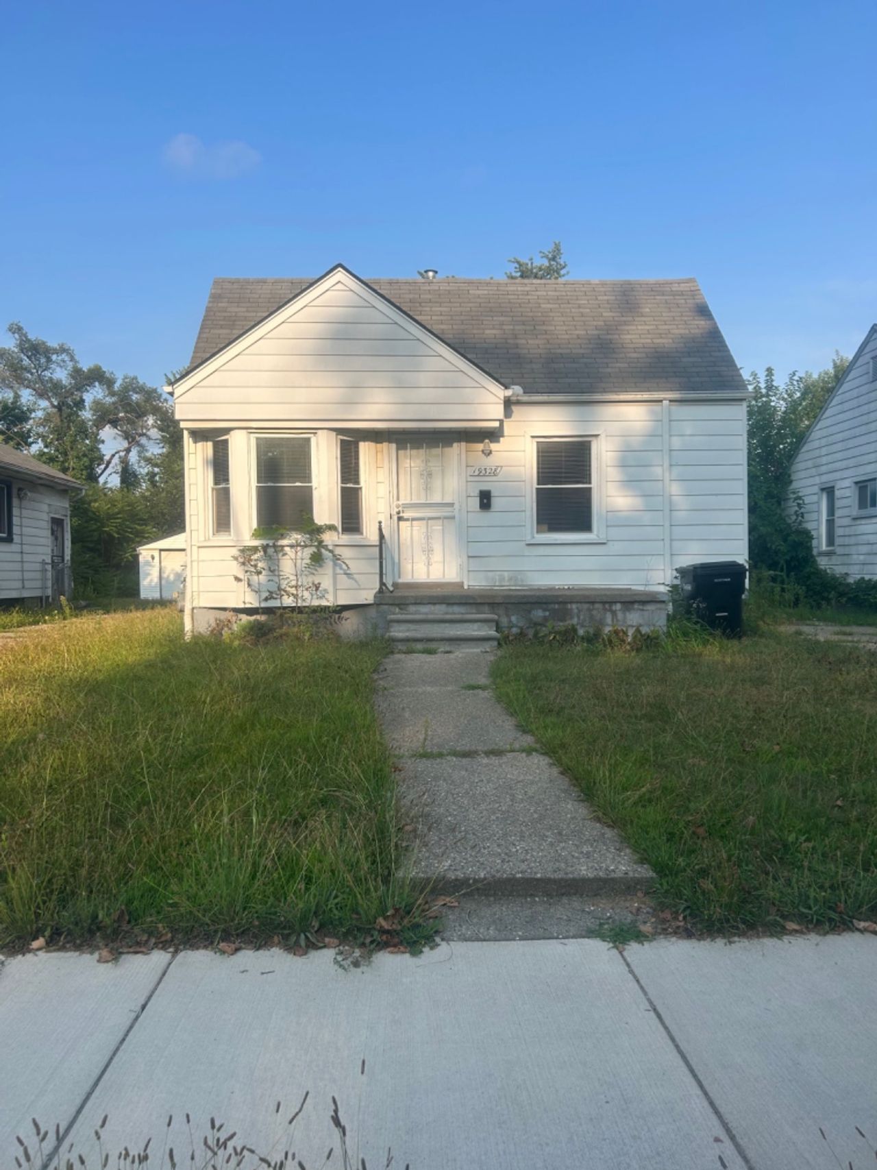 listing, photo 1