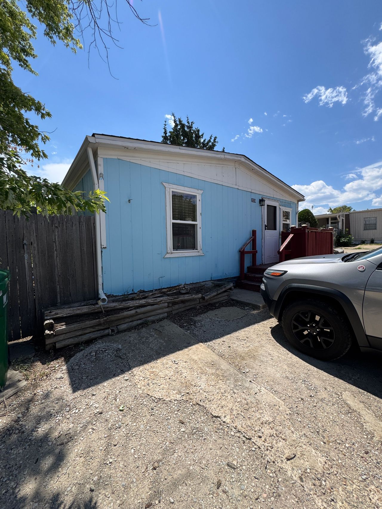 listing, photo 1