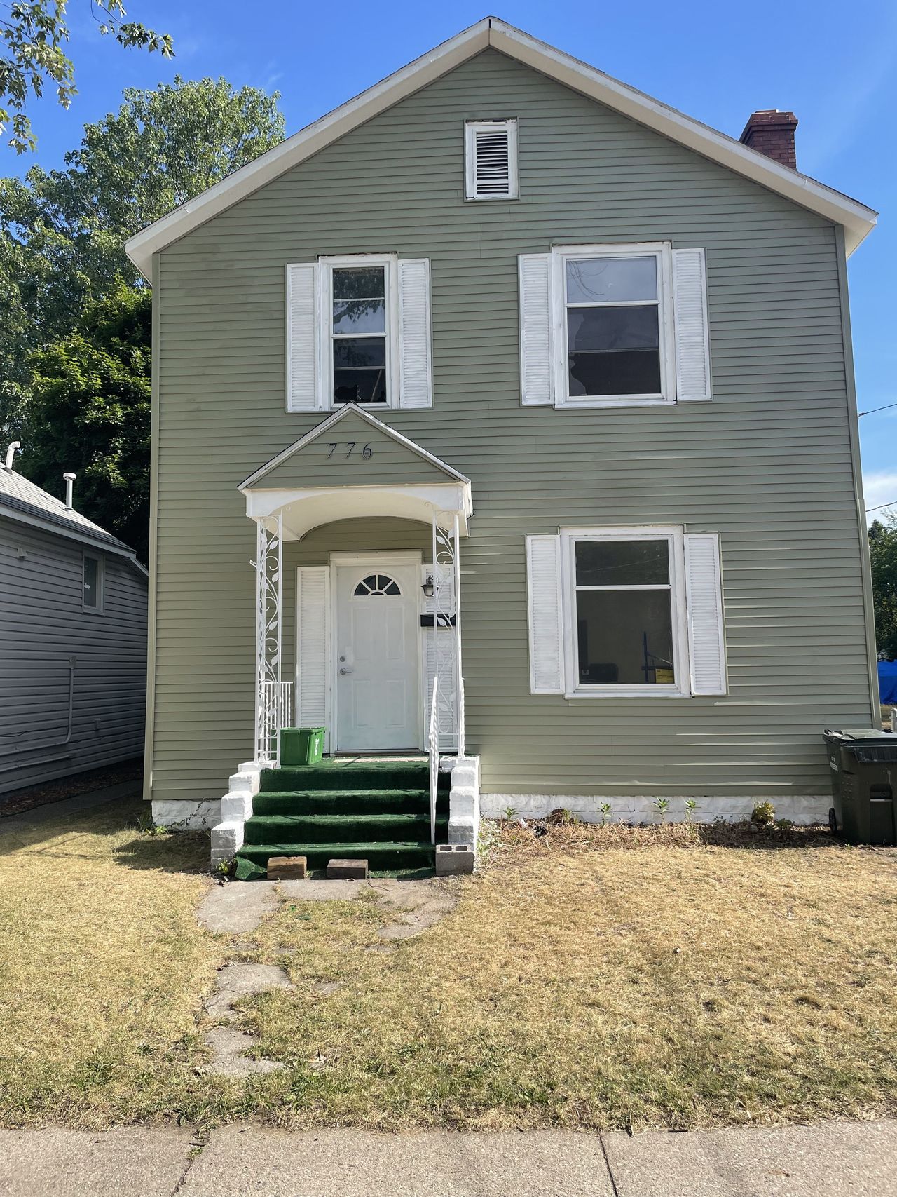 listing, photo 1
