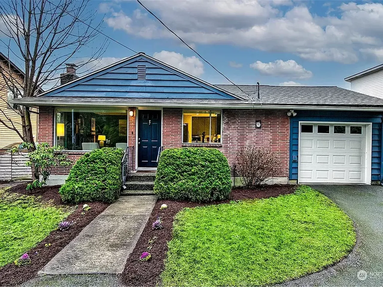 listing, photo 1