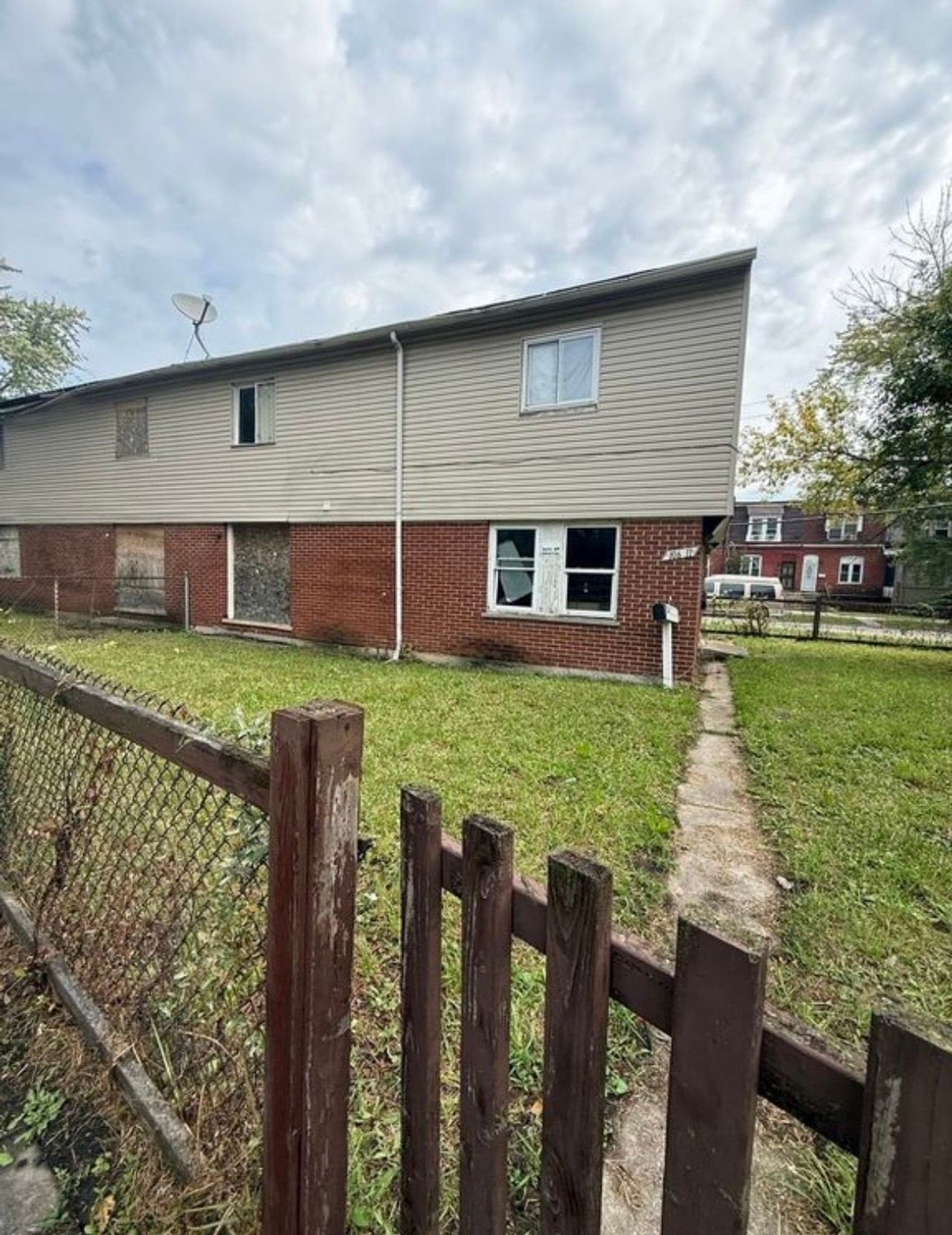 listing, photo 1