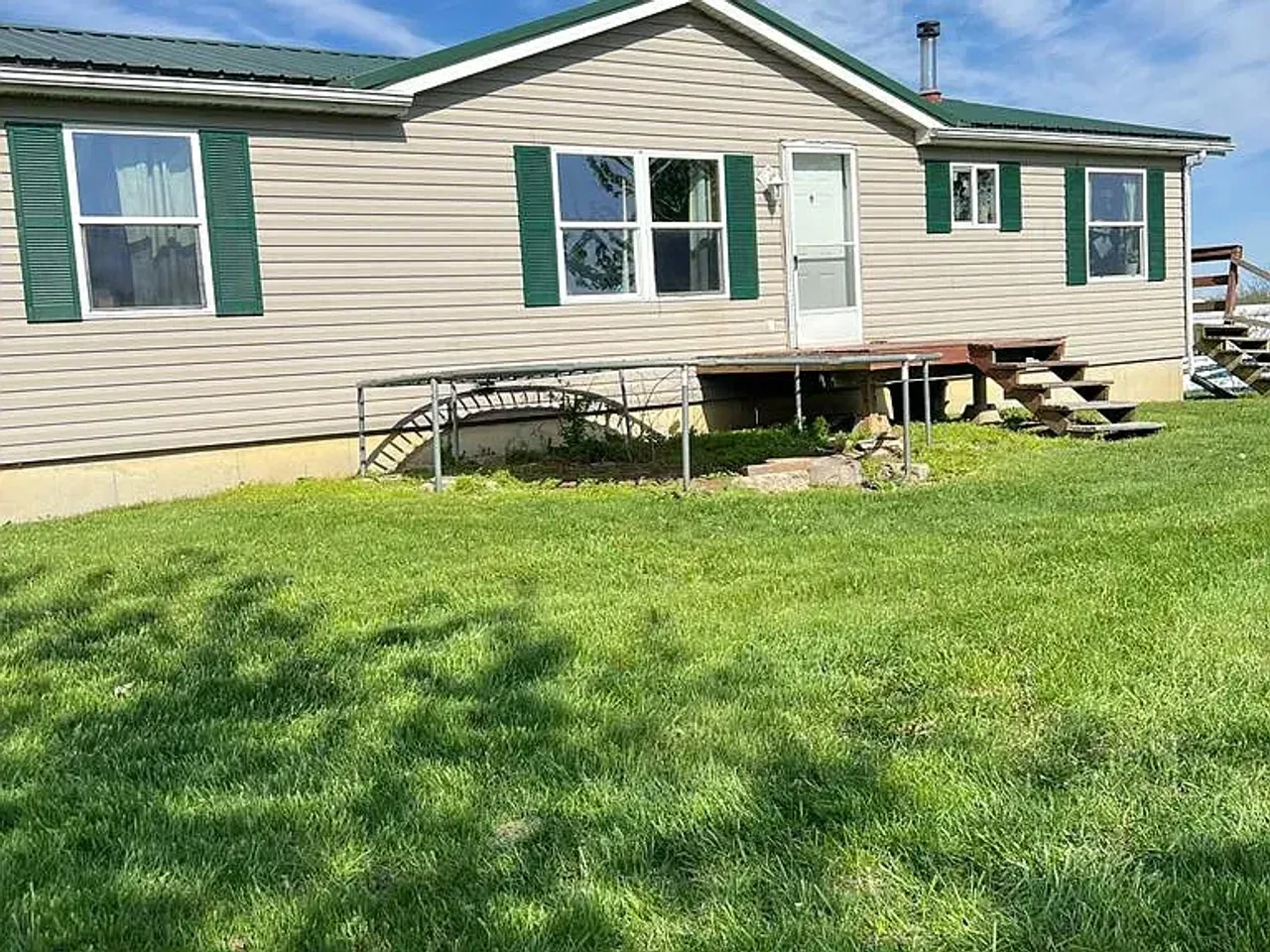 listing, photo 1