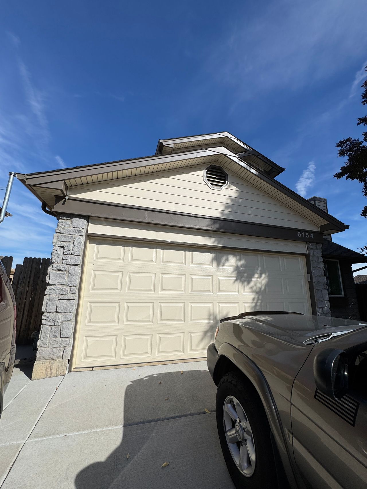 listing, photo 1