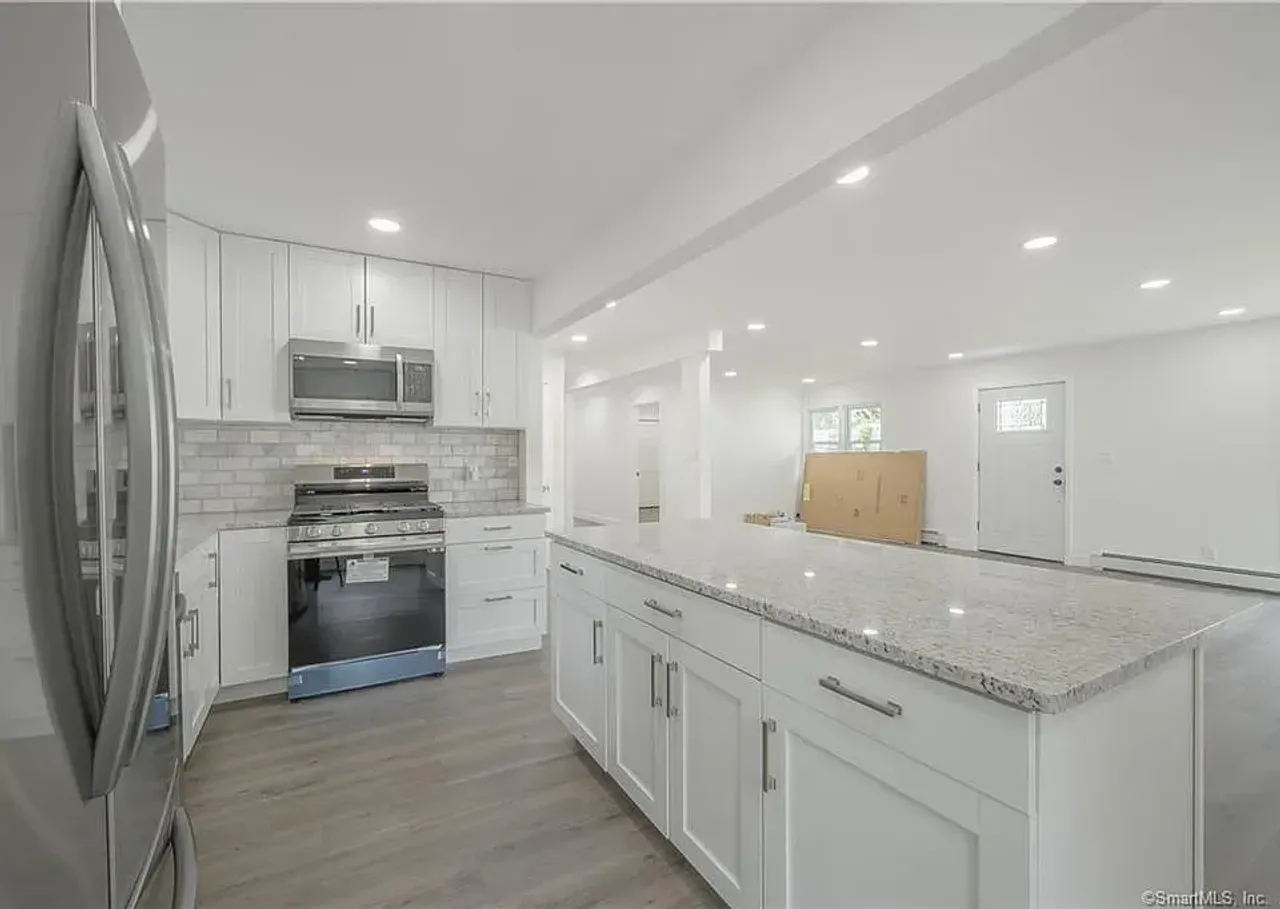 listing, photo 1