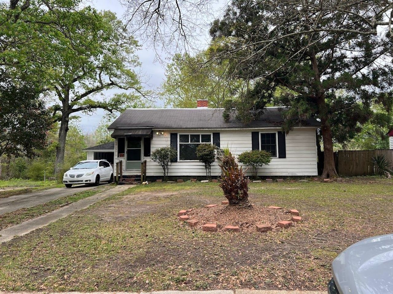 listing, photo 1