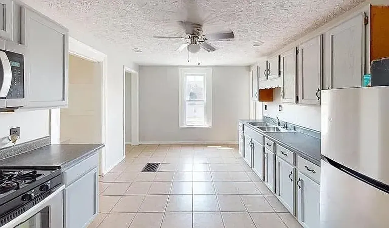 listing, photo 1