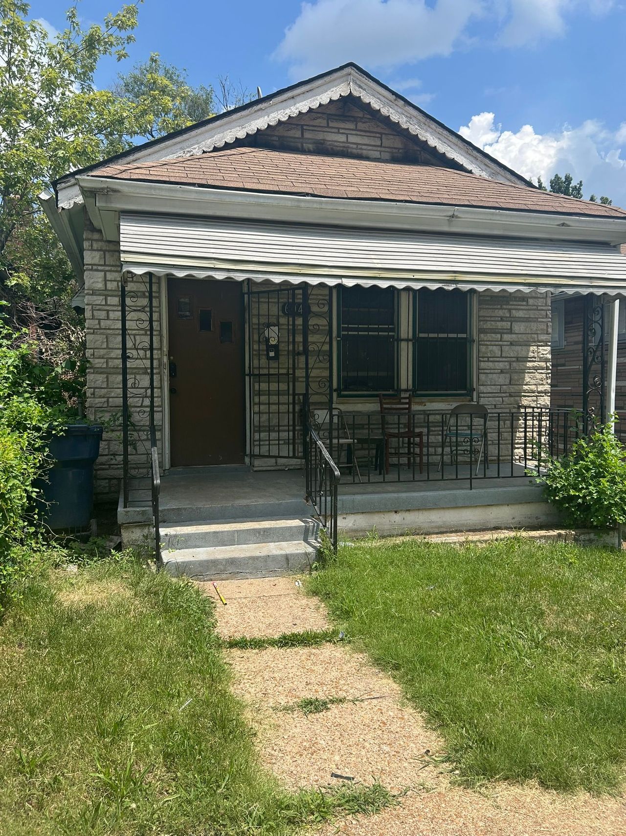 listing, photo 1