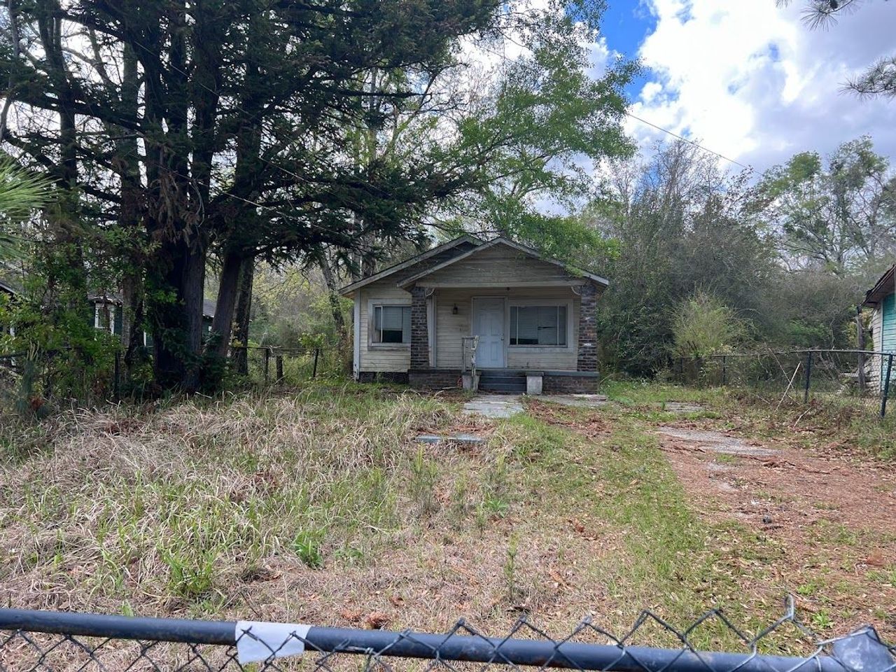 listing, photo 1