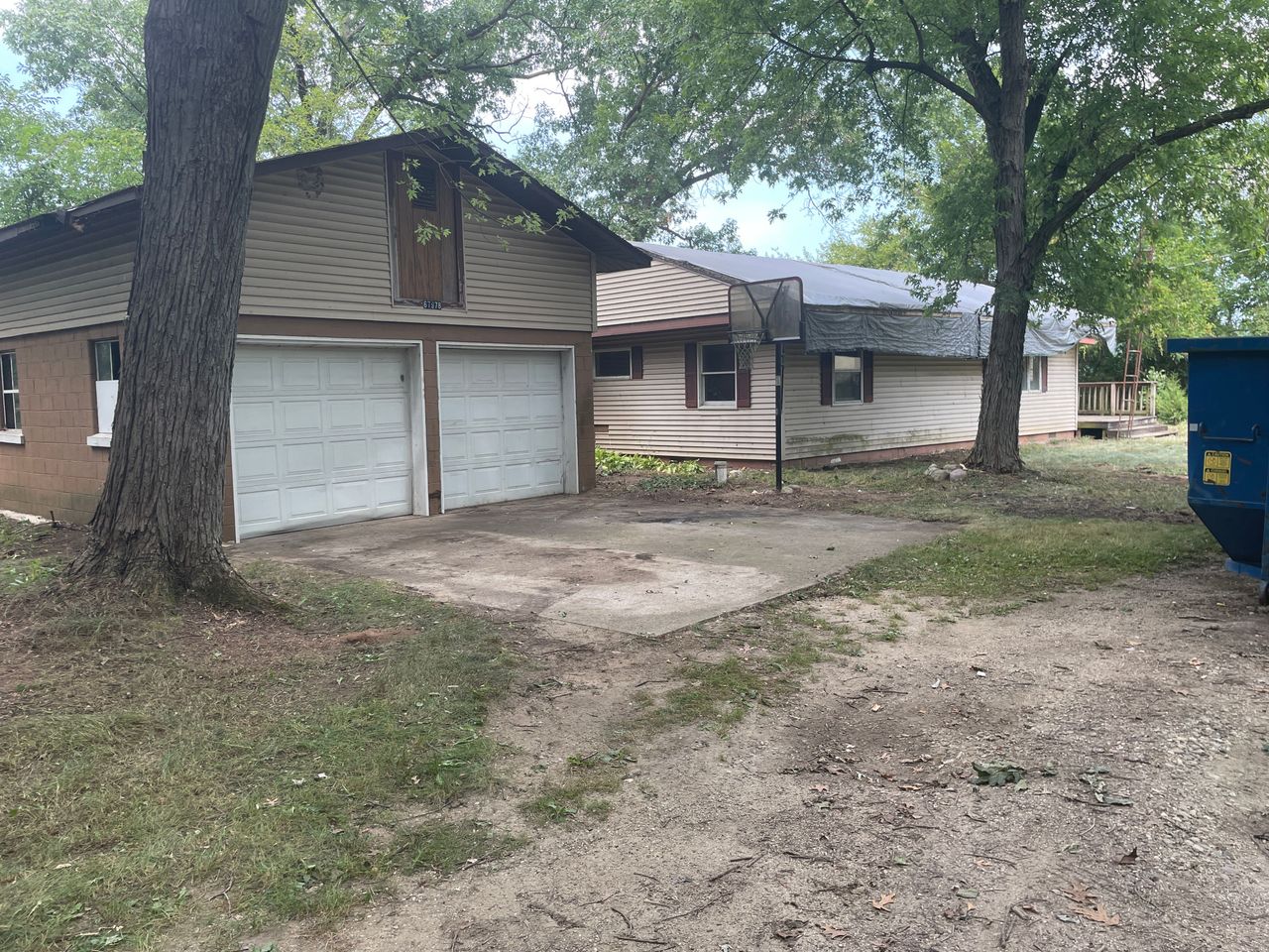 listing, photo 1