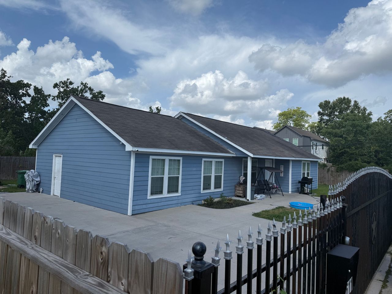 listing, photo 1