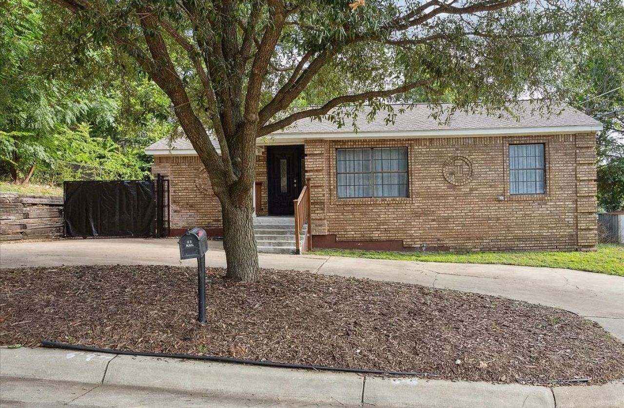 listing, photo 1