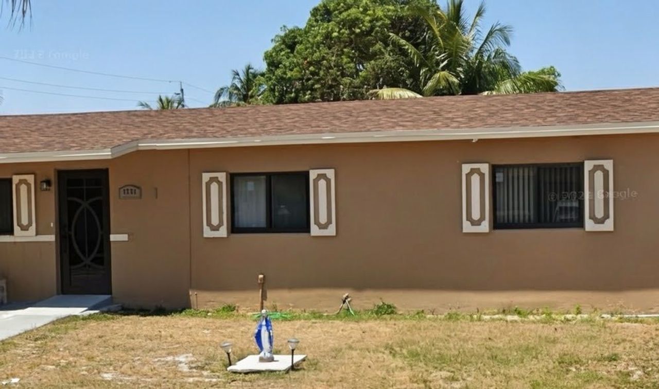 listing, photo 1