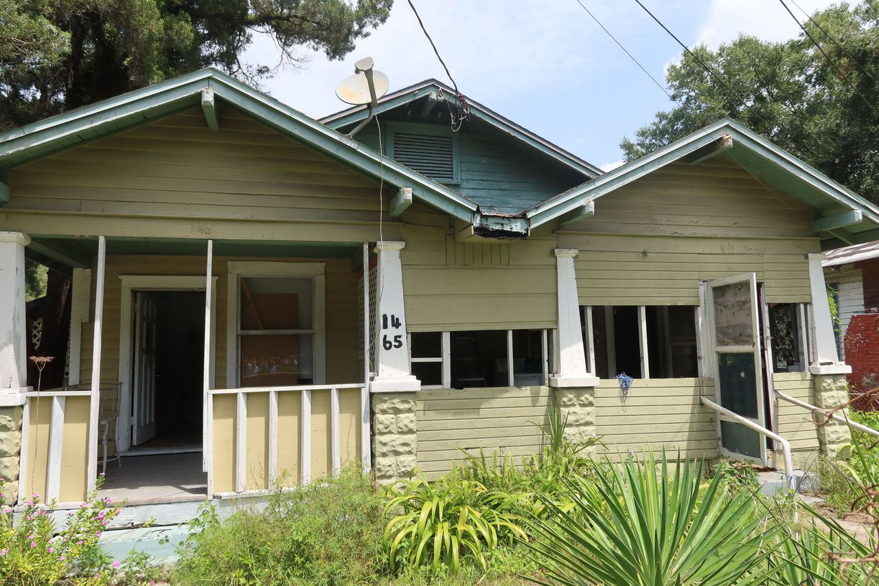 listing, photo 1