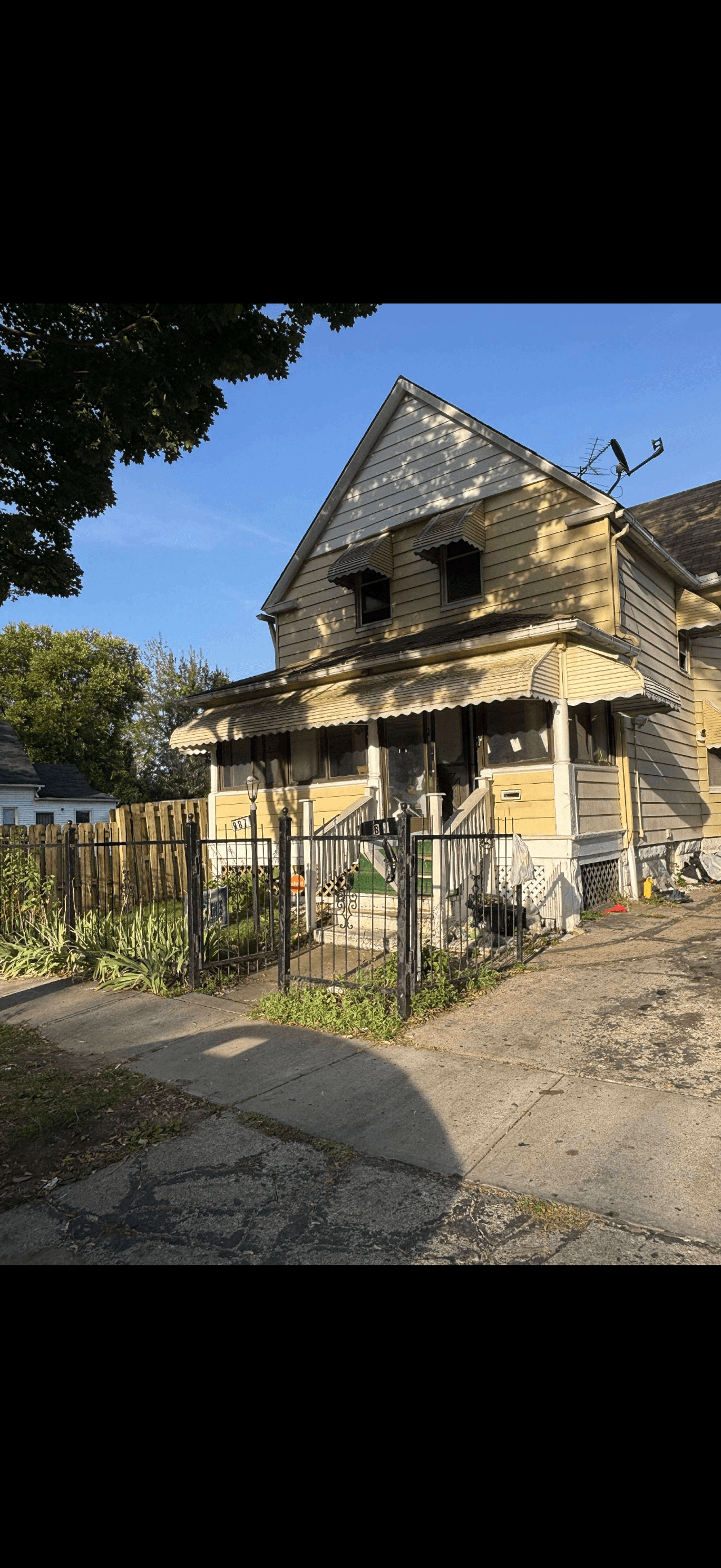 listing, photo 1