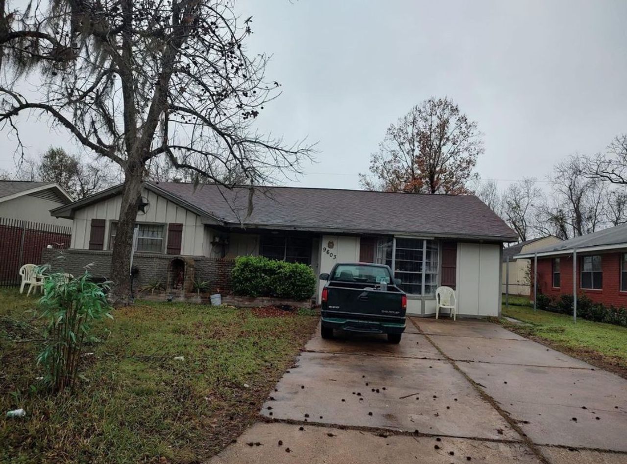 listing, photo 1