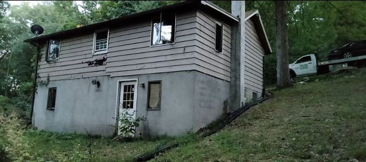 listing, photo 1