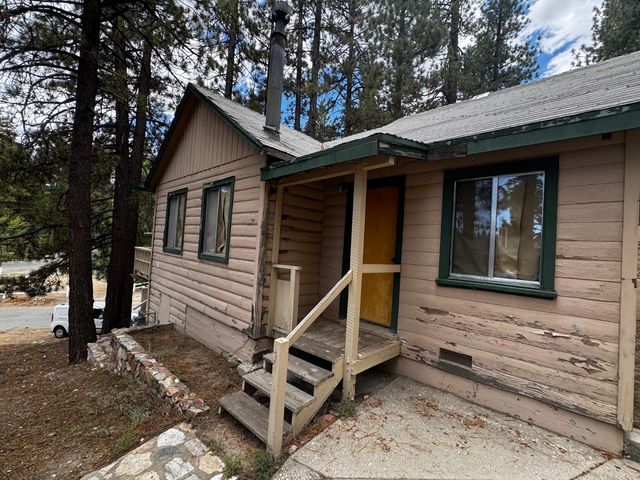 View of 1026 Cherokee St, Fawnskin, CA 92333, USA