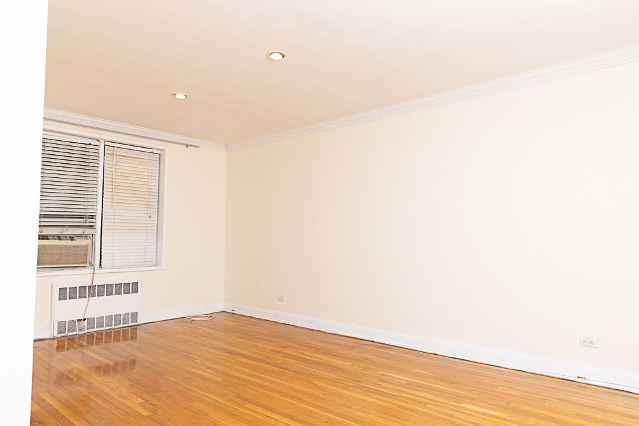 listing, photo 1
