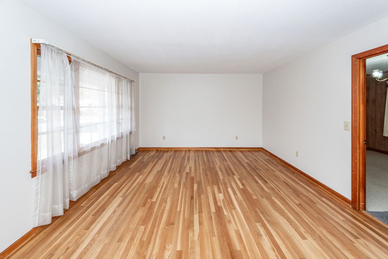 listing, photo 1
