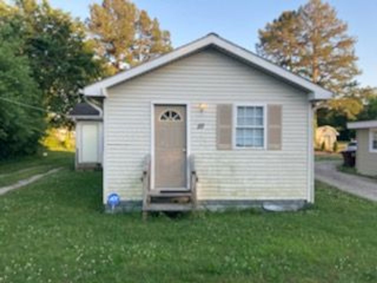 listing, photo 1