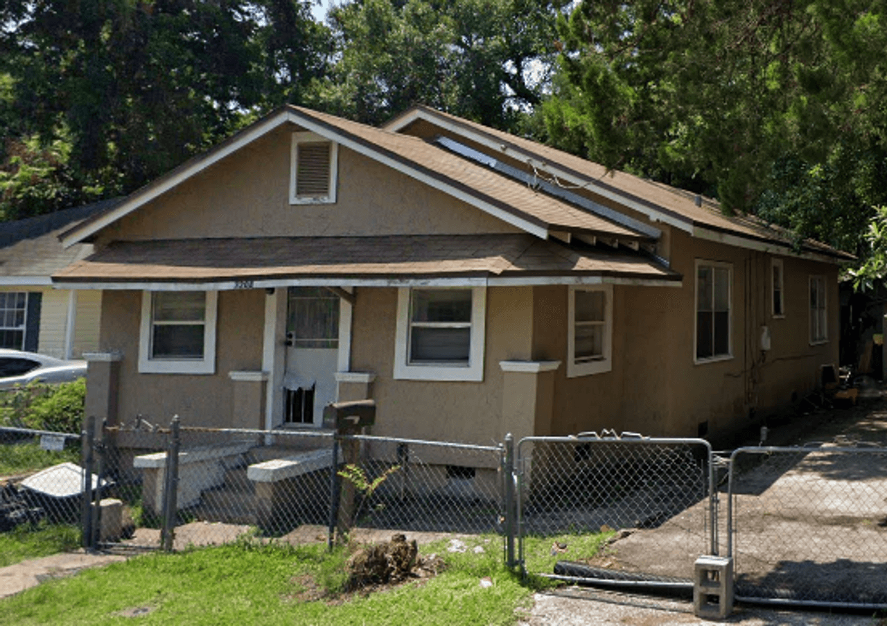 listing, photo 1