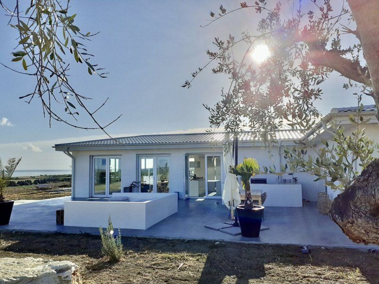 listing, photo 1
