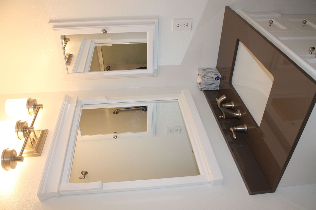 listing, photo 1