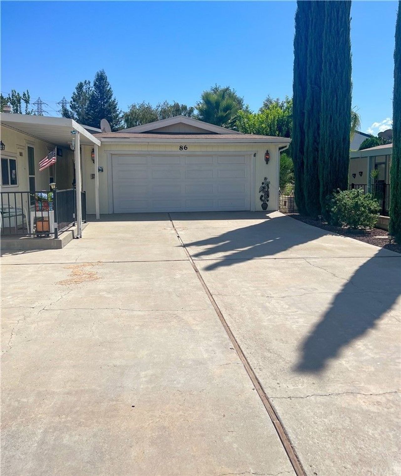 listing, photo 1