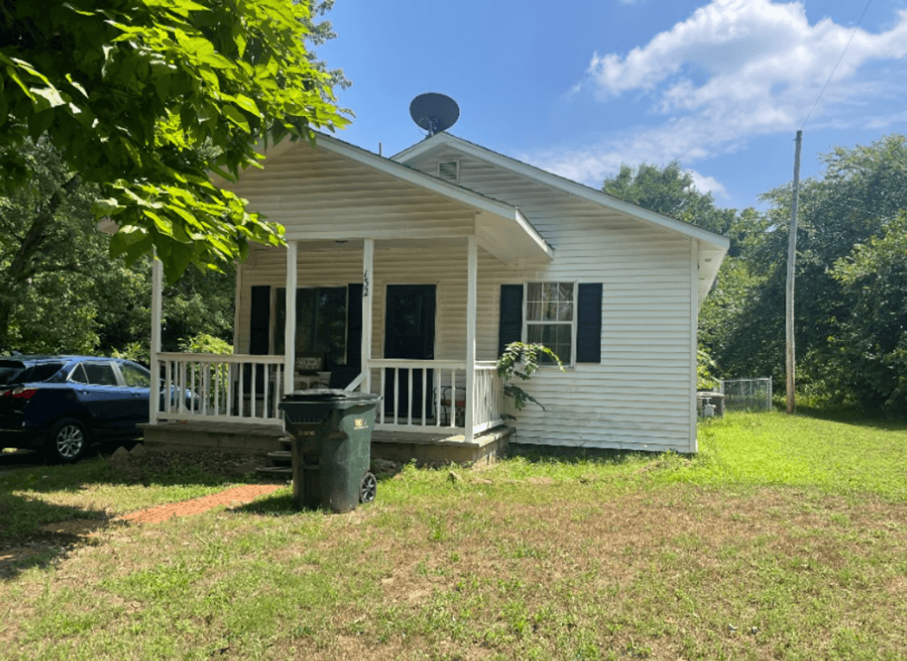 listing, photo 1