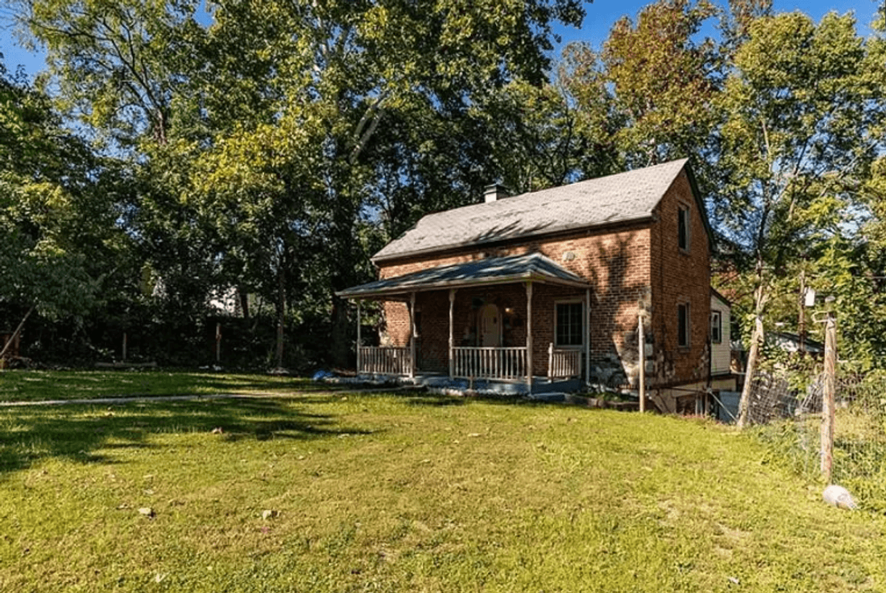 listing, photo 1