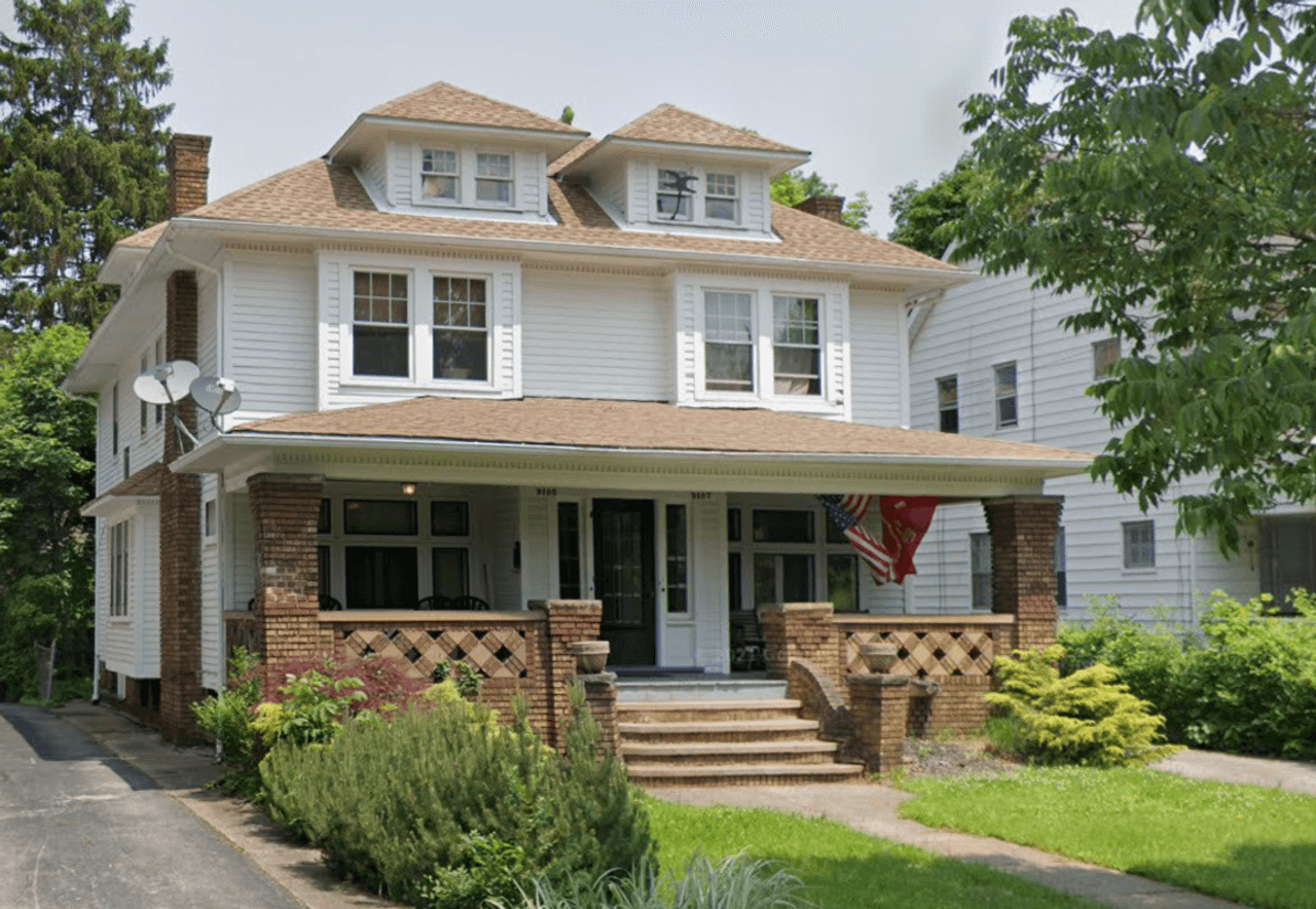 listing, photo 1