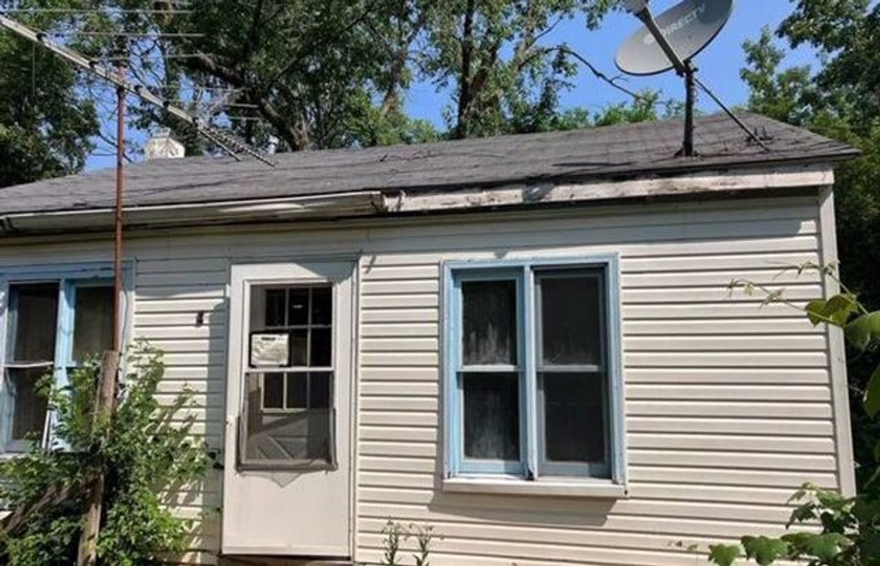 listing, photo 1