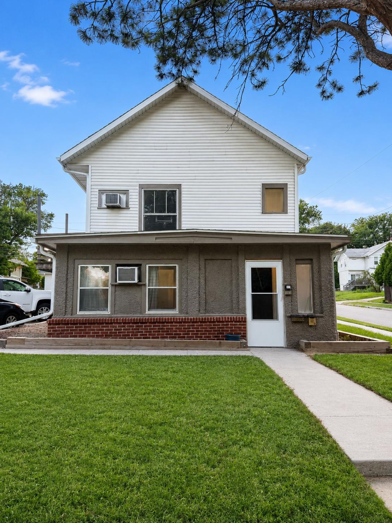 listing, photo 1
