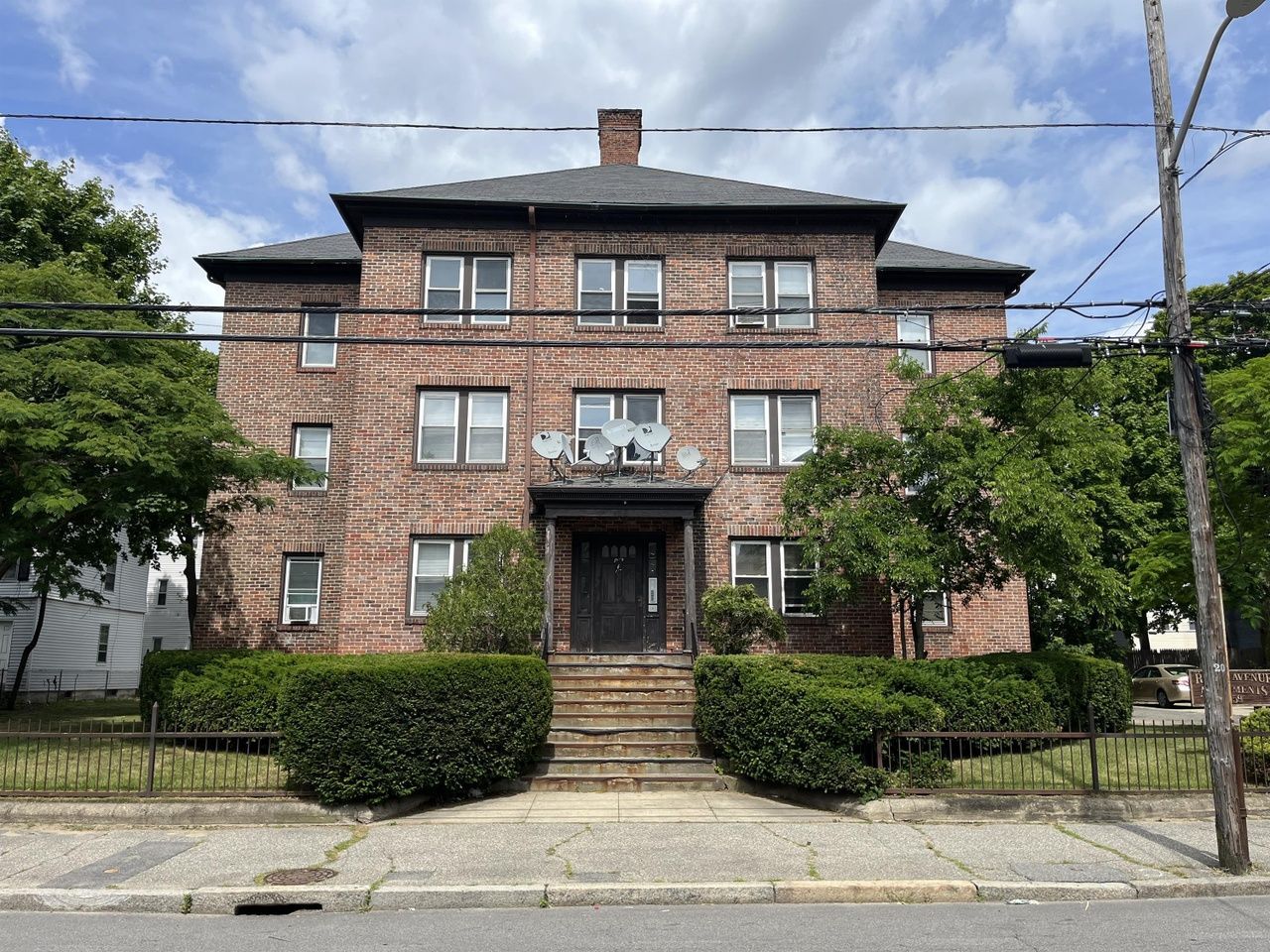 listing, photo 1